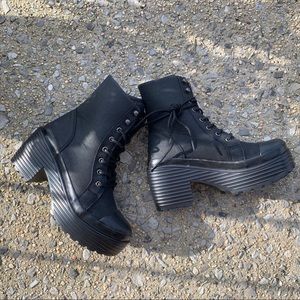 YRU lace up platform